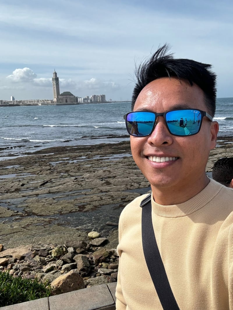 Casablanca — điểm đầu tiên gây ấn tượng mạnh với cả đoàn.